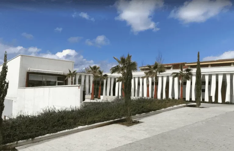 Floristería para Tanatorio San Pedro de Alcántara en San Pedro de Alcántara