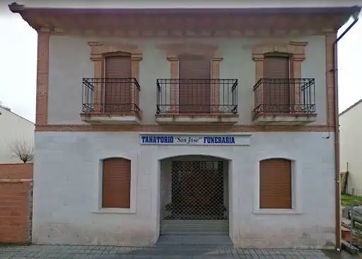 Floristería para Tanatorio San José en Nava de la Asunción